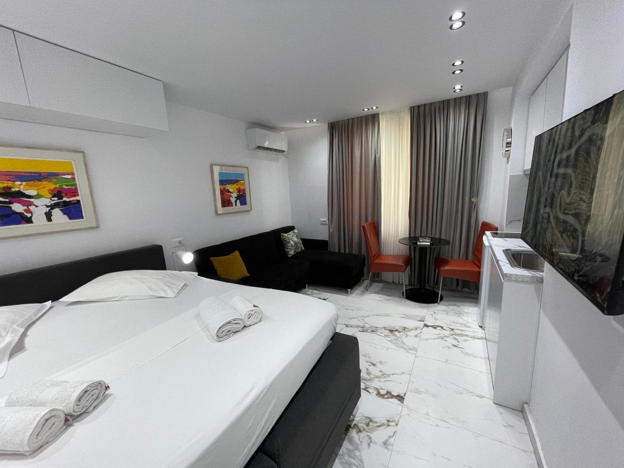 Midnight Apartments Tirana Exterior foto